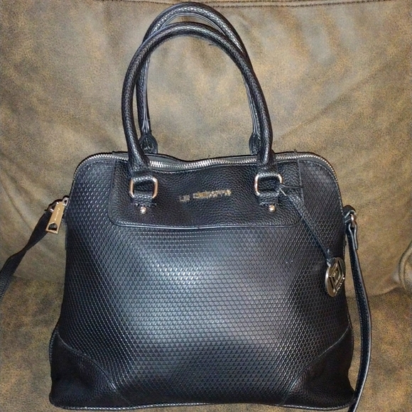 Liz Claiborne Handbags - Black Pebbled Liz Claiborne Tote Bag with Adjustable Strap